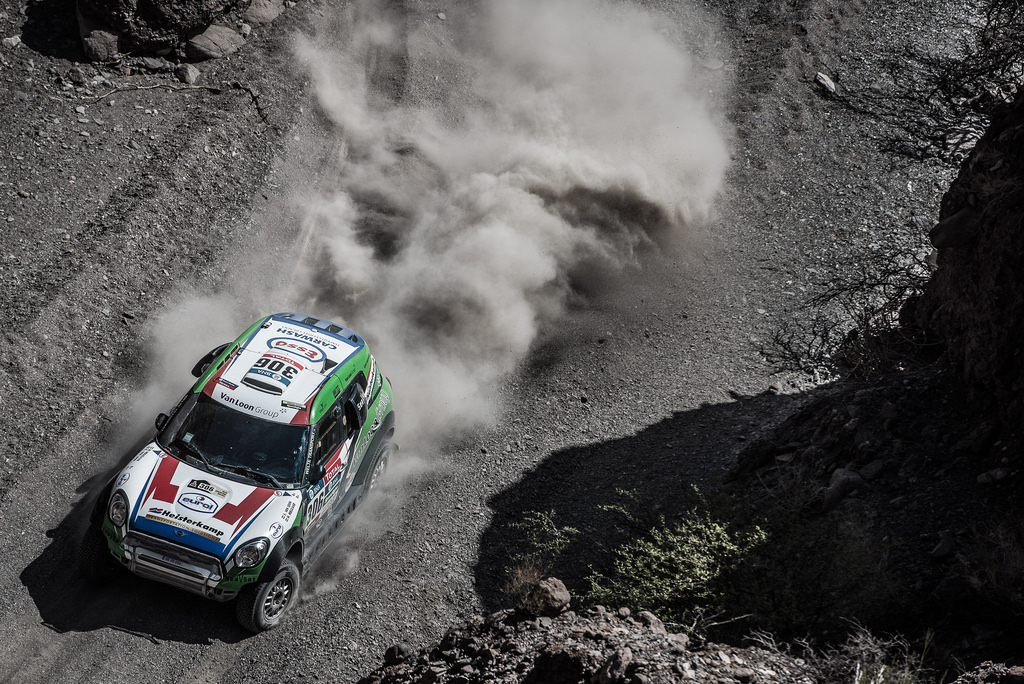 Van Loon blijft Mini trouw in aanloop naar Dakar 2017