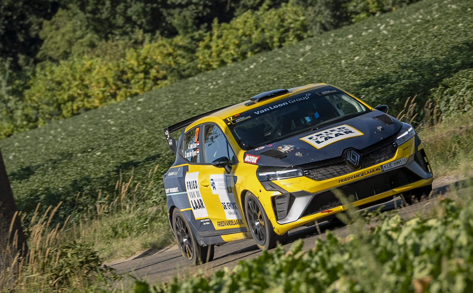 Anja van Loon maakt zich op voor Hellendoorn Rally met de Clio Rally3