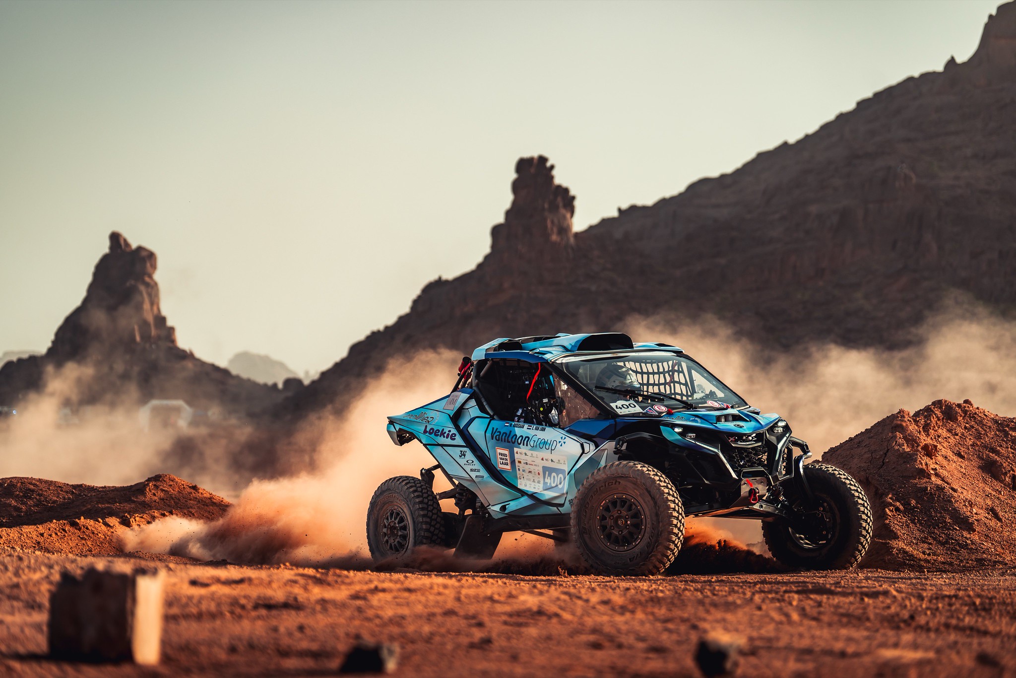 Pech spelbreker voor Erik en Anja van Loon in openingsetappe Hail Baja